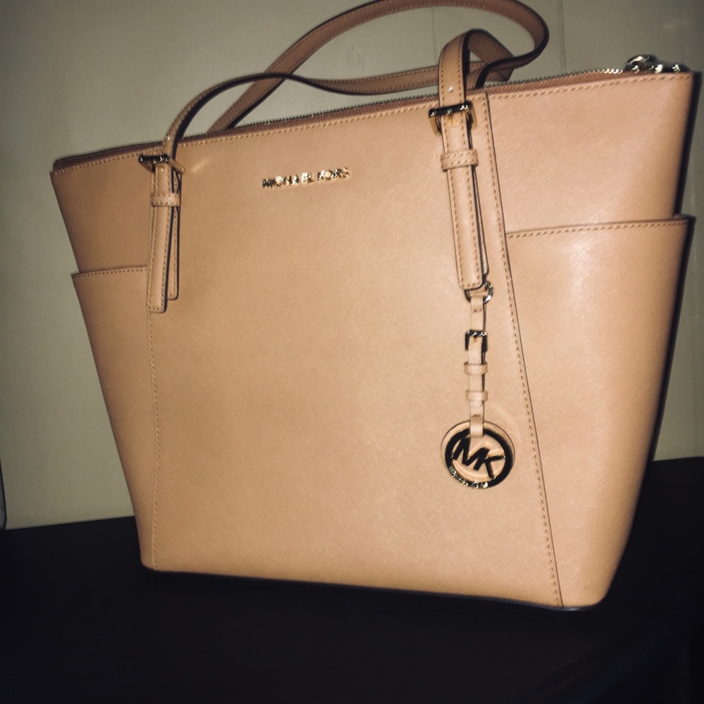 NWT! Michael Michael Kors Jet Set Extra Large tote